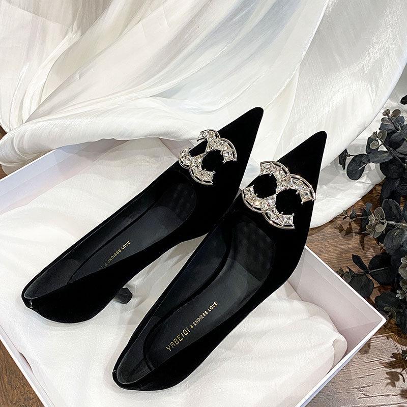 Rhinestone black suede sexy high heels women s thin heels spring and autumn new pointed tip not tired feet shallow mouth work single shoes women 39 чорний
Rhinestone black suede sexy high heels women s thin heels spring and autumn new pointed tip not tired feet shallow mouth work single shoes women 39 чорний