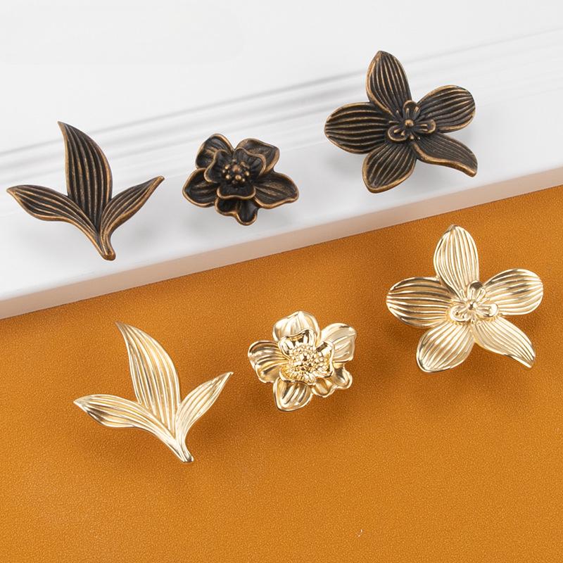 Petal Shaped, Single Hole Handle, Antique, New Chinese Style, Zinc Alloy, Small Handle, Light Luxury, Cabinet Door Drawer, Shaped Handle Pack of 1
Petal Shaped, Single Hole Handle, Antique, New Chinese Style, Zinc Alloy, Small Handle, Light Luxury, Cabinet Door Drawer, Shaped Handle Pack of 1