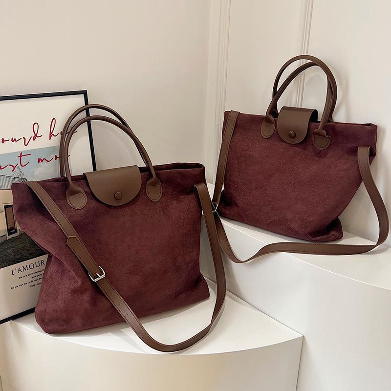 Большая вместительная сумка-тоут из замши на осень и зиму, новая ленивая сумка через плечо, модная сумка для поездок на работу через плечо
Большая вместительная сумка-тоут из замши на осень и зиму, новая ленивая сумка через плечо, модная сумка для поездок на работу через плечо