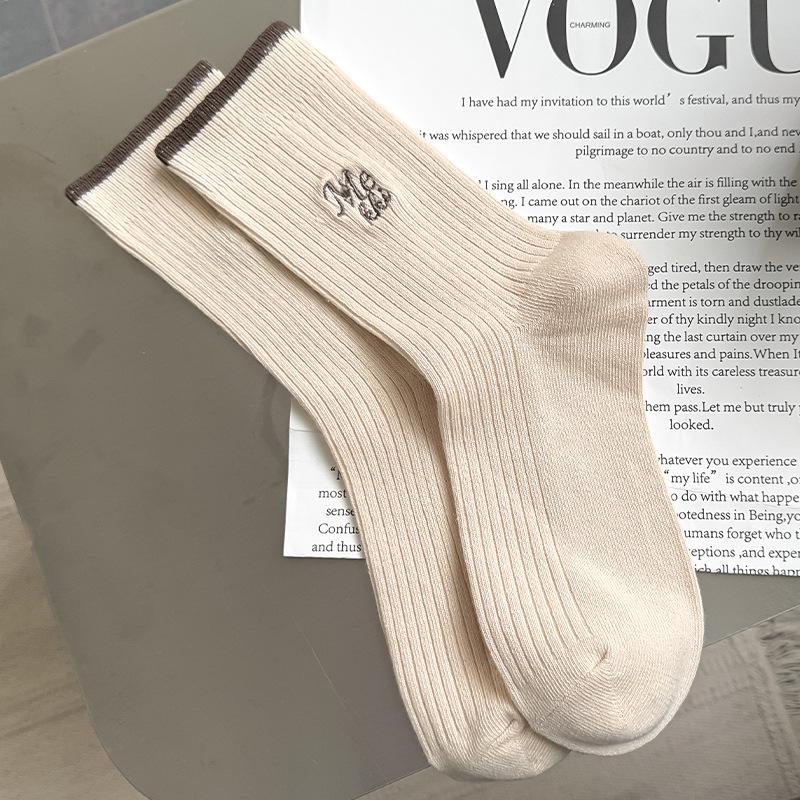 Женские осенне-зимние трендовые хлопковые носки в рубчик с вышивкой 1 pair
Женские осенне-зимние трендовые хлопковые носки в рубчик с вышивкой 1 pair