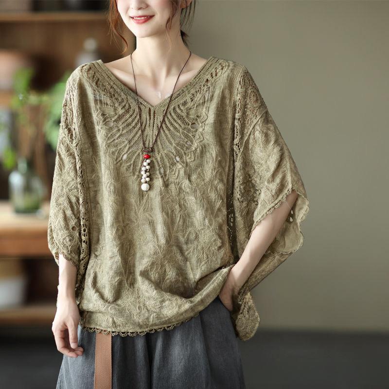 Women s Holiday Style Cotton Foreign Style Hollow Out Lace Embroidery V-neck Top Loose Large Sunscreen Blouse One size озеро синього кольору
Women s Holiday Style Cotton Foreign Style Hollow Out Lace Embroidery V-neck Top Loose Large Sunscreen Blouse One size озеро синього кольору