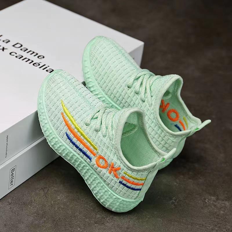 Летние корейские туфли для одноклассников, дышащие спортивные туфли с мягкой подошвой, вязаные мухой, повседневная обувь для мальчиков и девочек 35 yards foot length 22.3cm
Летние корейские туфли для одноклассников, дышащие спортивные туфли с мягкой подошвой, вязаные мухой, повседневная обувь для мальчиков и девочек 35 yards foot length 22.3cm