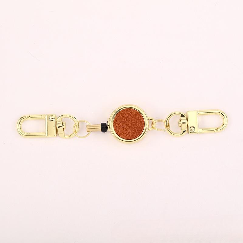 Противокражный держатель для бейджа Металлический выдвижной брелок для ключей Эластичный ПУ Держатель для ID-карты Врача/медсестры Брелок Шнурок коричневый
Противокражный держатель для бейджа Металлический выдвижной брелок для ключей Эластичный ПУ Держатель для ID-карты Врача/медсестры Брелок Шнурок коричневый