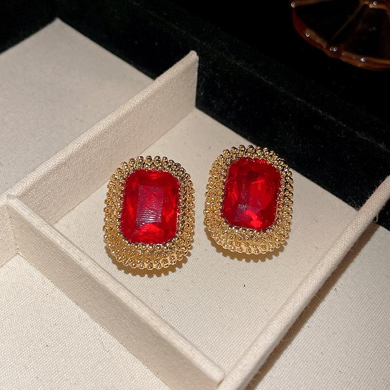 Vintage medieval silver needle with diamonds rectangular stud earrings court style retro earrings light luxury high-end earrings women
Vintage medieval silver needle with diamonds rectangular stud earrings court style retro earrings light luxury high-end earrings women
