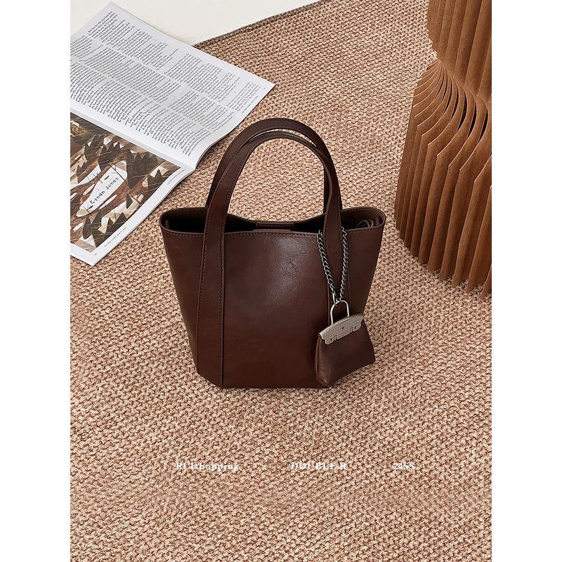 Xiao Rui Pretty Bag Edinburgh Soft Leather Basket Bag Bucket Bags Women s Bag 2025 New Arrival Satchel Shoulder Messenger Bag Coffee chocolate Coffee-small amount of In Stock
Xiao Rui Pretty Bag Edinburgh Soft Leather Basket Bag Bucket Bags Women s Bag 2025 New Arrival Satchel Shoulder Messenger Bag Coffee chocolate Coffee-small amount of In Stock