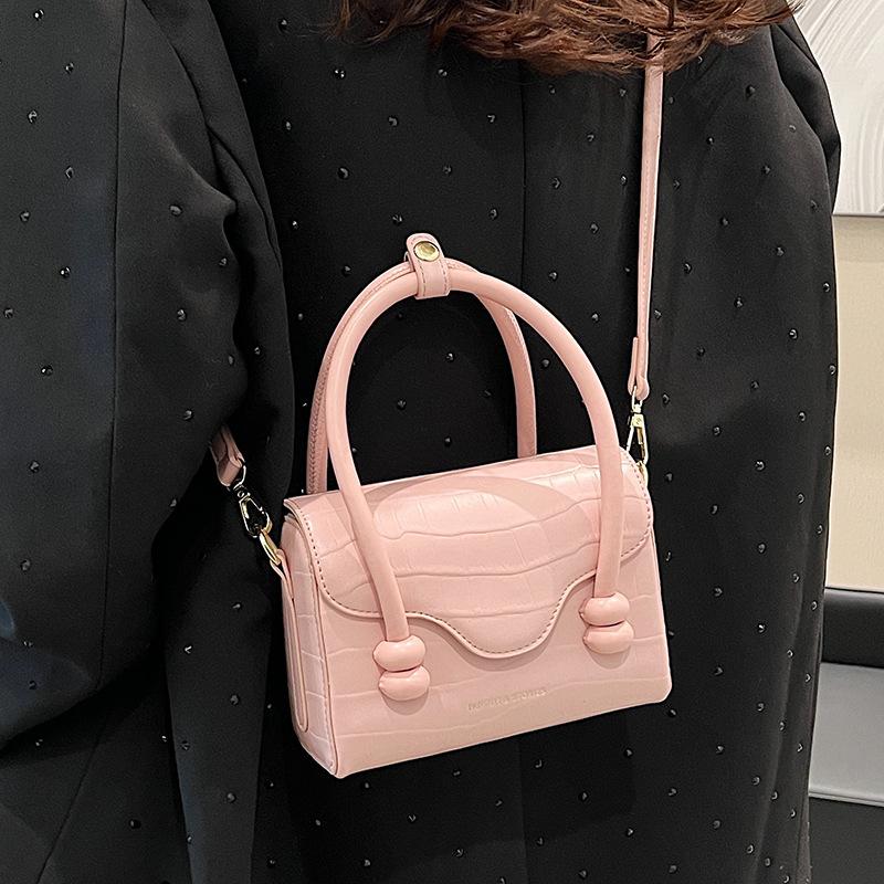 Underarm bag women s new high-end women s chain shoulder messenger bag spring and summer small square bag рожевий
Underarm bag women s new high-end women s chain shoulder messenger bag spring and summer small square bag рожевий