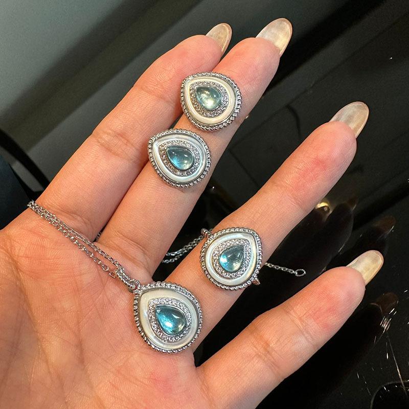 Oil drop resin water drop ring women s light luxury high-end sense fashion exquisite ring versatile temperament jewelry
Oil drop resin water drop ring women s light luxury high-end sense fashion exquisite ring versatile temperament jewelry