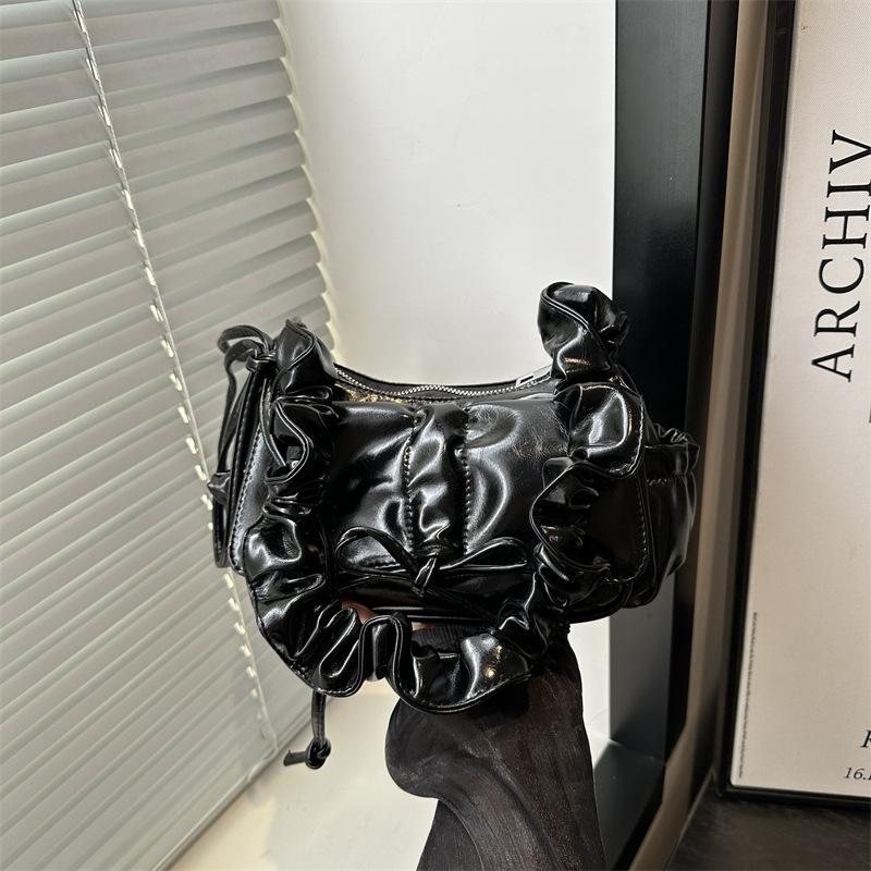 New simple pleated single shoulder underarm messenger bag, fashionable and elegant in texture, summer bow commuter women s bag чёрный
New simple pleated single shoulder underarm messenger bag, fashionable and elegant in texture, summer bow commuter women s bag чёрный