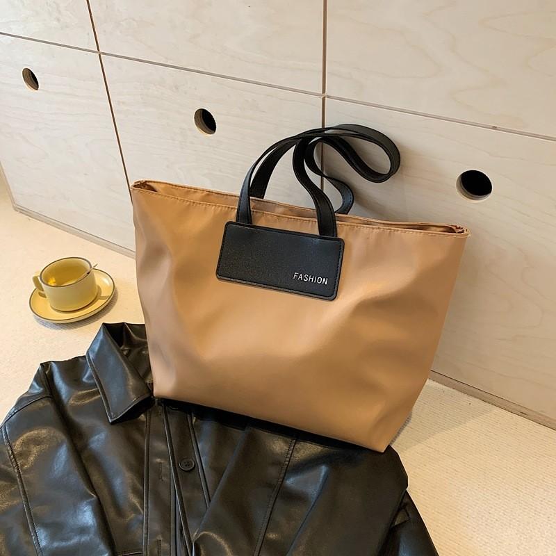 Chic And Versatile Khaki Tote Bag For Women With Soft Structure For Everyday Outings хакі
Chic And Versatile Khaki Tote Bag For Women With Soft Structure For Everyday Outings хакі