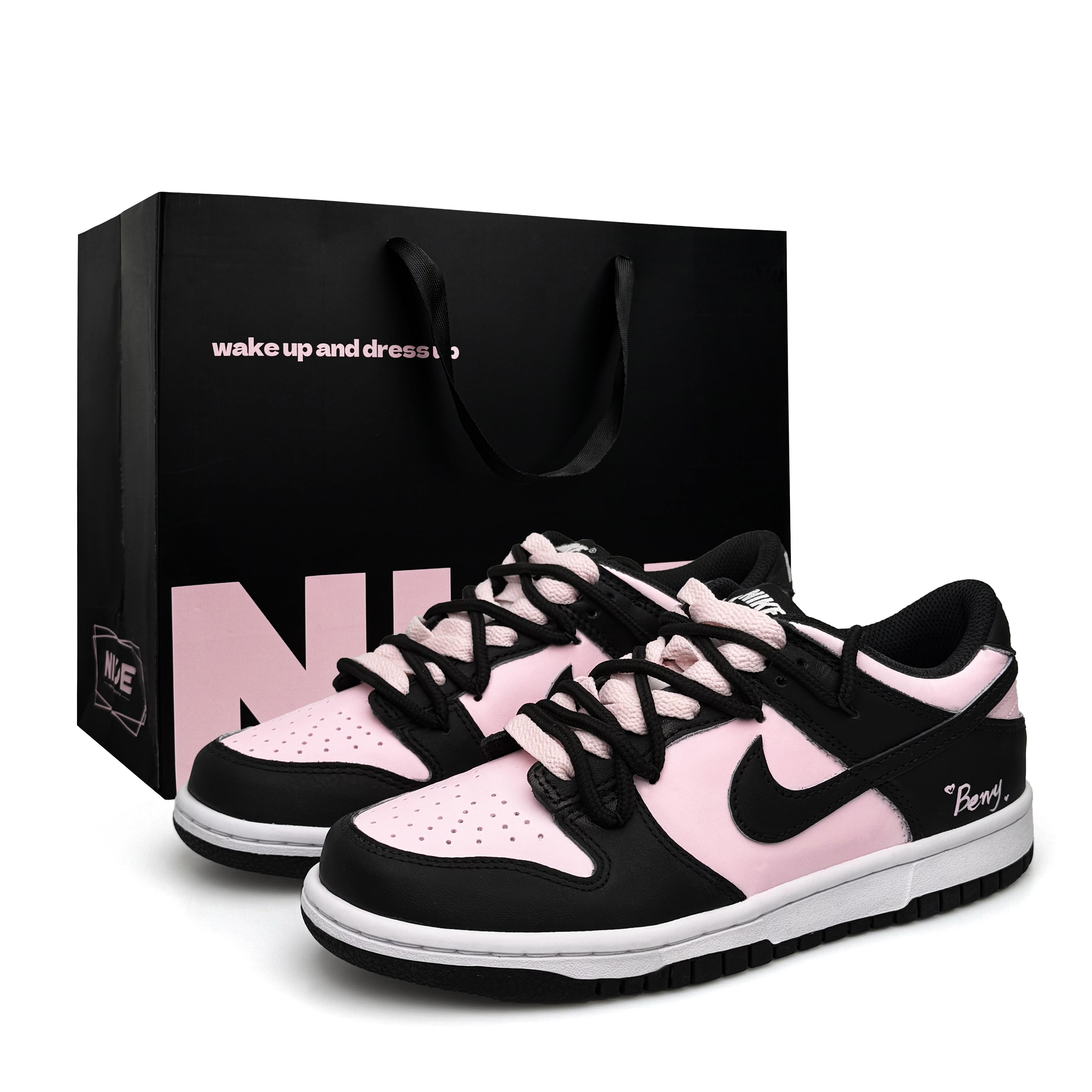 Nike Dunk Cherry Blossom White Peach Double Shoelace, Special Shopping Bag, Spring Summer Ambient, All Season Commute DD1391-100(Team920-BOX) 35.5
Nike Dunk Cherry Blossom White Peach Double Shoelace, Special Shopping Bag, Spring Summer Ambient, All Season Commute DD1391-100(Team920-BOX) 35.5
