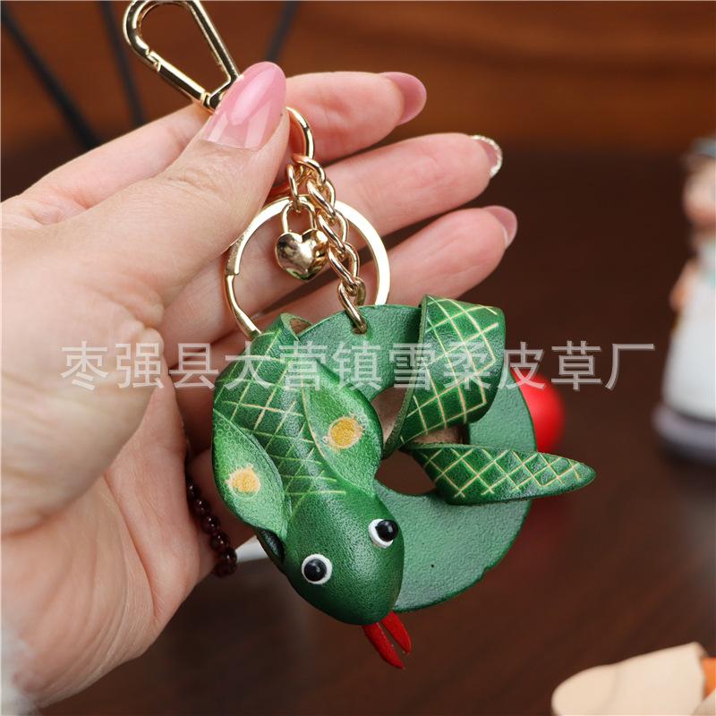 First Layer Cowhide Snake Pendant Car Keychain Leather Rope Bag Pendant Accessories Zodiac Gifts
First Layer Cowhide Snake Pendant Car Keychain Leather Rope Bag Pendant Accessories Zodiac Gifts