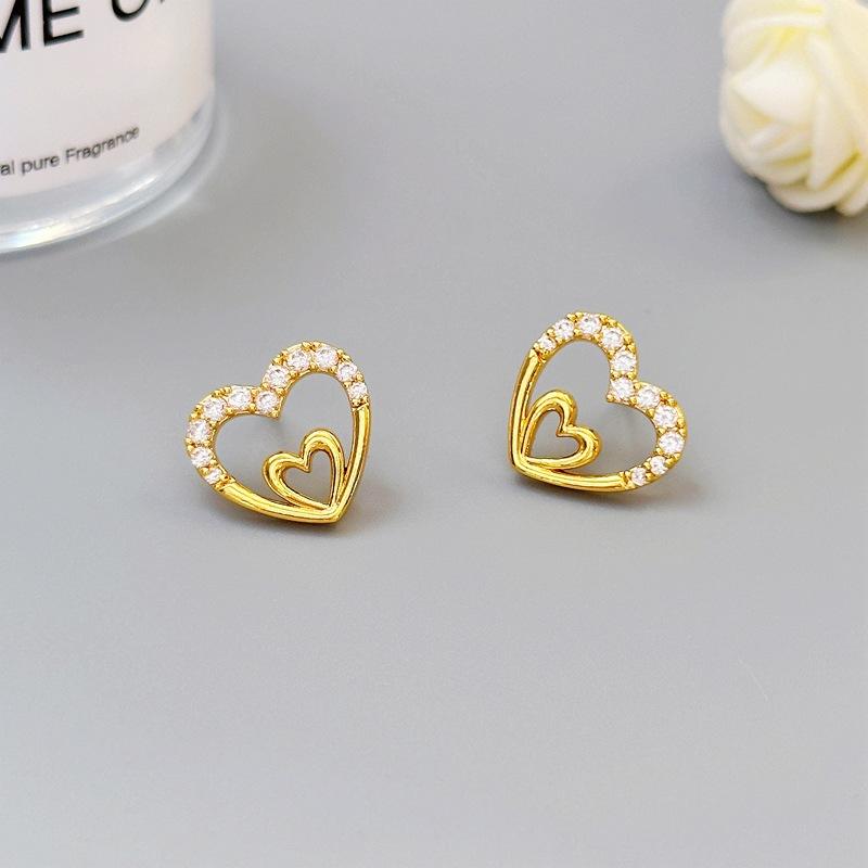 Trendy, Exquisite And Simple Earrings, Light Luxury Love Zircon Stud Earrings, High-End Earrings.
Trendy, Exquisite And Simple Earrings, Light Luxury Love Zircon Stud Earrings, High-End Earrings.