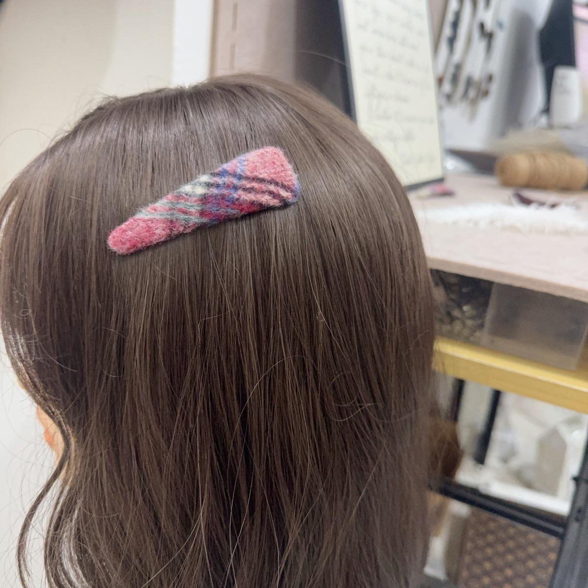 Red Plaid Winter Heart-Shaped Hair Clips & Ties - Retro & Versatile
Red Plaid Winter Heart-Shaped Hair Clips & Ties - Retro & Versatile
