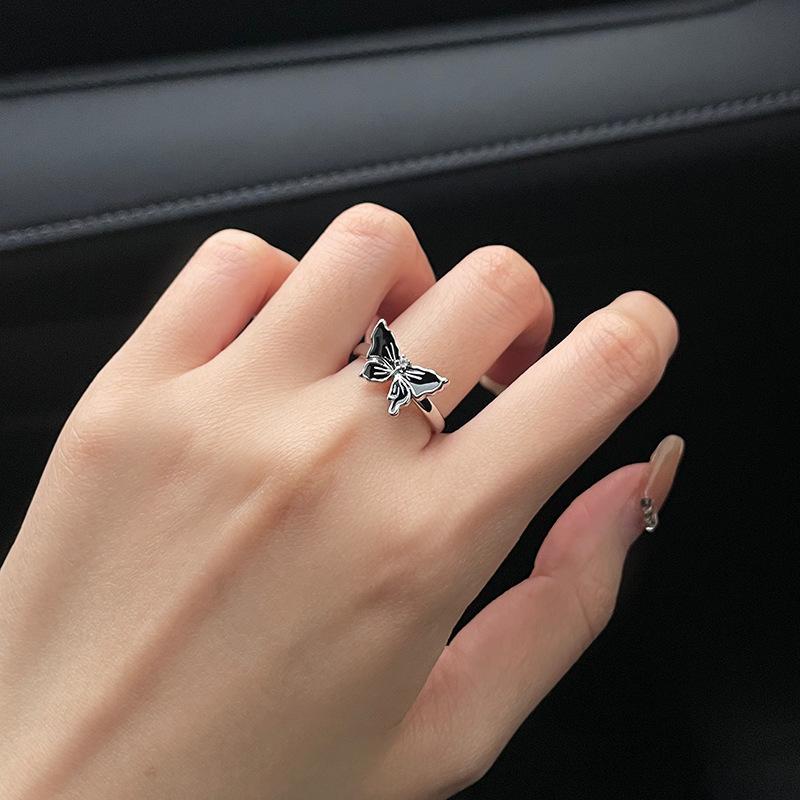 Dark Wind Butterfly Ring Niche Women S Design Retro Retro Stacked Zircon Index Finger Ring Personality Ring Adjustable opening
Dark Wind Butterfly Ring Niche Women S Design Retro Retro Stacked Zircon Index Finger Ring Personality Ring Adjustable opening