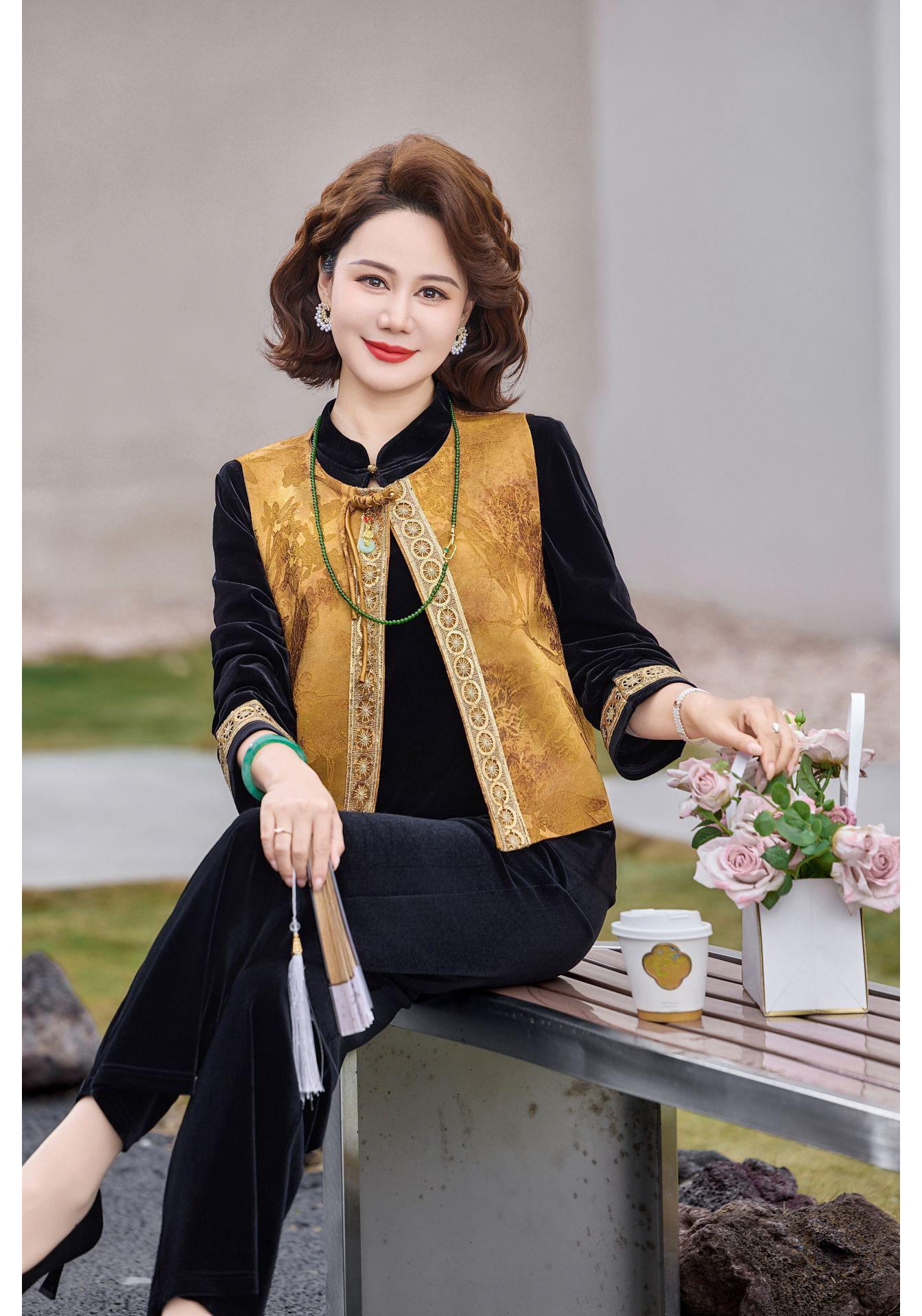 Spring New Casual Three-Piece Suit: Vest, Top & Trousers - Chinese Style Women s Clothing for Middle-Aged and Seniors 5XL (for 145-155 jin)
Spring New Casual Three-Piece Suit: Vest, Top & Trousers - Chinese Style Women s Clothing for Middle-Aged and Seniors 5XL (for 145-155 jin)