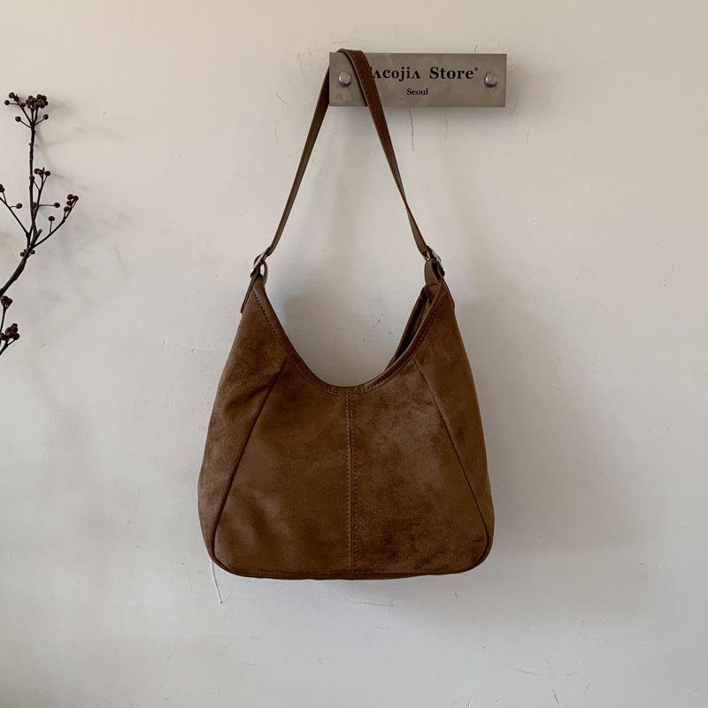 High-value Maillard bag women s new autumn texture matte shoulder bag popular commuter bucket bag коричневий
High-value Maillard bag women s new autumn texture matte shoulder bag popular commuter bucket bag коричневий