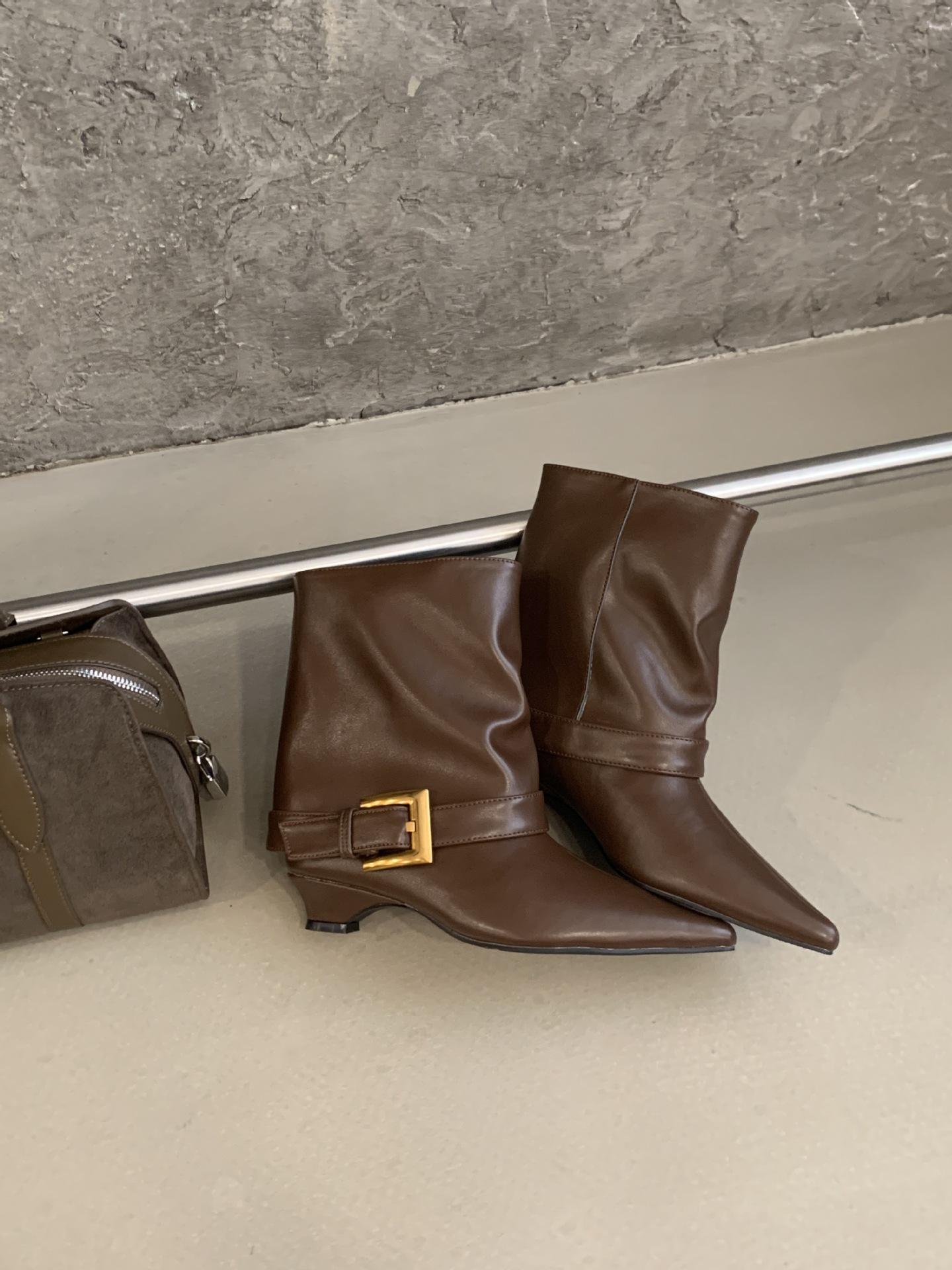 2025 осень новые ретро низкий каблук Майяр короткие ботинки плиссированные тонкие остроносые ботинки женские 39 коричневый
2025 осень новые ретро низкий каблук Майяр короткие ботинки плиссированные тонкие остроносые ботинки женские 39 коричневый