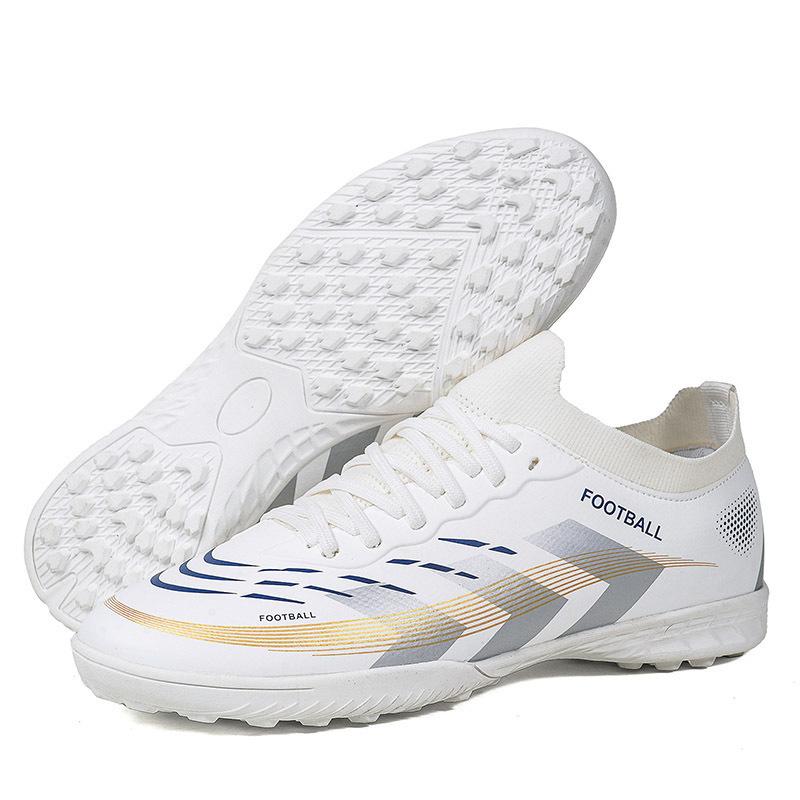 New Luo low-top seamless fly-woven student couple long nails broken nails youth football shoes 45
New Luo low-top seamless fly-woven student couple long nails broken nails youth football shoes 45