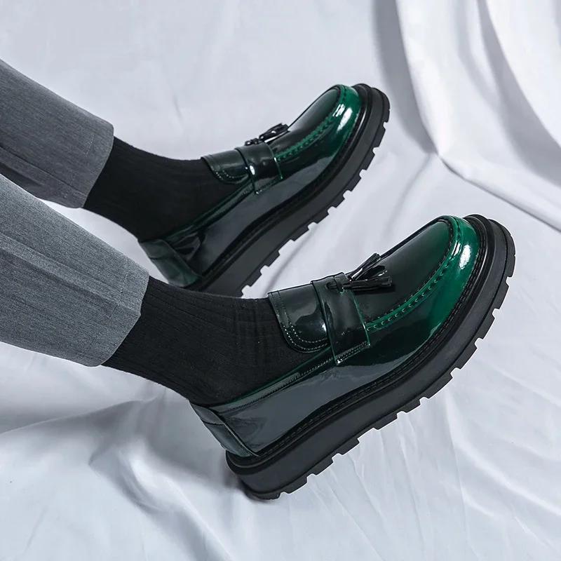 Модные мужские туфли из лакированной кожи с толстой подошвой, деловые туфли с кисточками, студенческие офисные туфли-лоферы, черные туфли Kerae 2024 40
Модные мужские туфли из лакированной кожи с толстой подошвой, деловые туфли с кисточками, студенческие офисные туфли-лоферы, черные туфли Kerae 2024 40