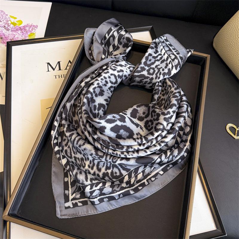 Luxury Scarf Turban Hijab Fashion Square Female Wraps Bandana Headscarf Neckerchief Print Handkerchief Shawl Windproof Headband 70x70cm
Luxury Scarf Turban Hijab Fashion Square Female Wraps Bandana Headscarf Neckerchief Print Handkerchief Shawl Windproof Headband 70x70cm