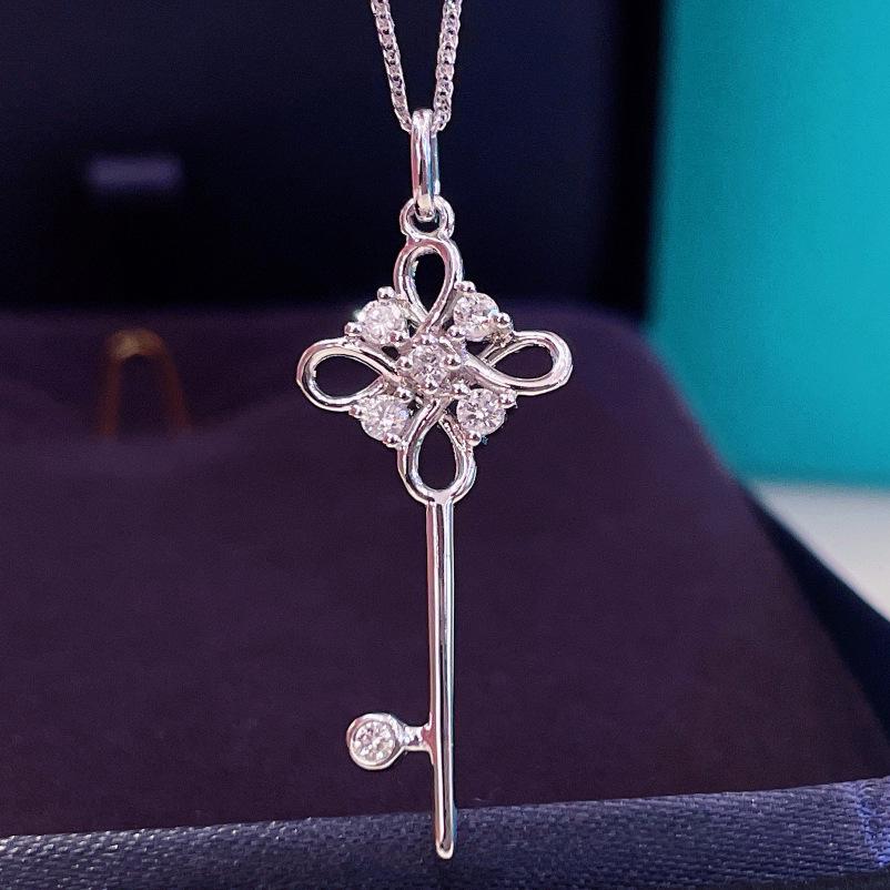 Women s Gold-Plated Sterling Silver Four-Leaf Clover Pendant Necklace 925 Sterling Silver
Women s Gold-Plated Sterling Silver Four-Leaf Clover Pendant Necklace 925 Sterling Silver