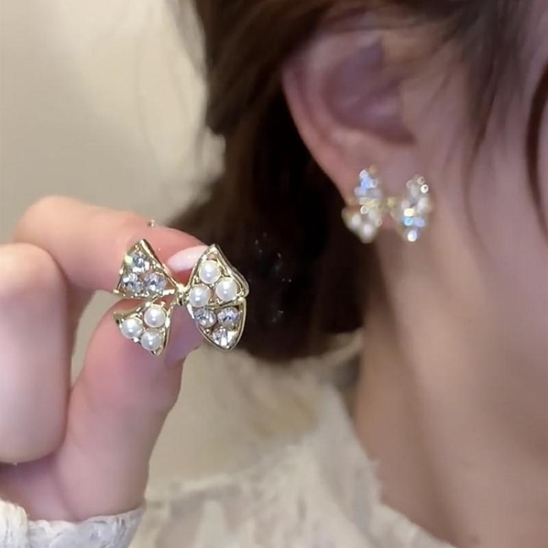 Crystal Pearl Bowknot Stud Earrings Female Korean Simple Lovely Girl s Sweet Temperament Bow Ear Zircon Wholesale Girl Gift
Crystal Pearl Bowknot Stud Earrings Female Korean Simple Lovely Girl s Sweet Temperament Bow Ear Zircon Wholesale Girl Gift