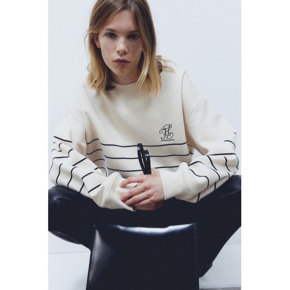 HM толстовка кремового цвета в полоску
HM толстовка кремового цвета в полоску