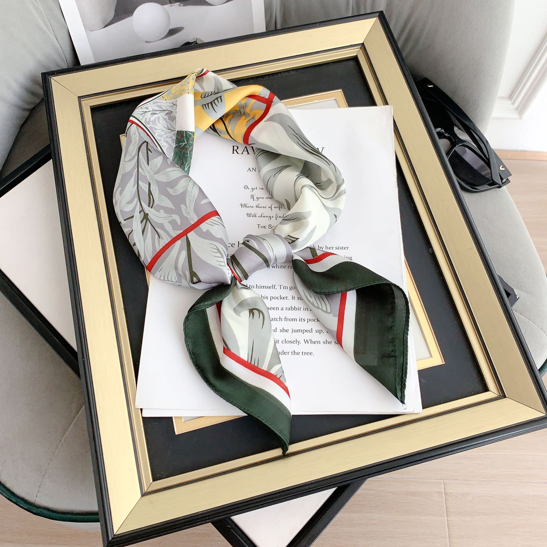 Early autumn new imitation silk scarf printing temperament small square scarf dual-purpose shawl versatile fashion bag headscarf women 70*70cm
Early autumn new imitation silk scarf printing temperament small square scarf dual-purpose shawl versatile fashion bag headscarf women 70*70cm