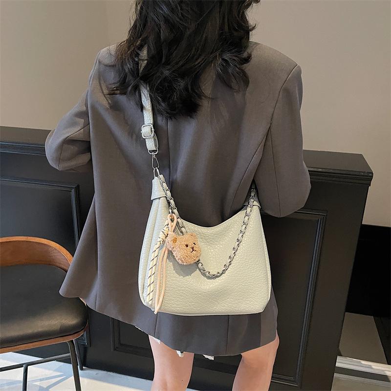 Large-capacity bag women s 2025 new summer versatile shoulder messenger bag casual niche chain dumpling bag
Large-capacity bag women s 2025 new summer versatile shoulder messenger bag casual niche chain dumpling bag