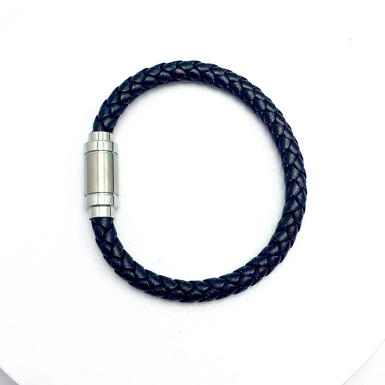 Men s Leather Braided Titanium Steel Bracelet with Magnetic Buckle 23 cm
Men s Leather Braided Titanium Steel Bracelet with Magnetic Buckle 23 cm