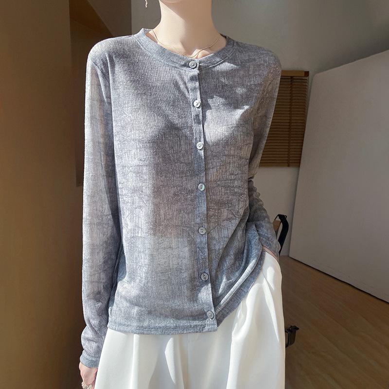 Велюровый лиоцелловый кардиган с круглым вырезом, длинными рукавами и свободного кроя, с принтом бабочек и цветов M
Велюровый лиоцелловый кардиган с круглым вырезом, длинными рукавами и свободного кроя, с принтом бабочек и цветов M