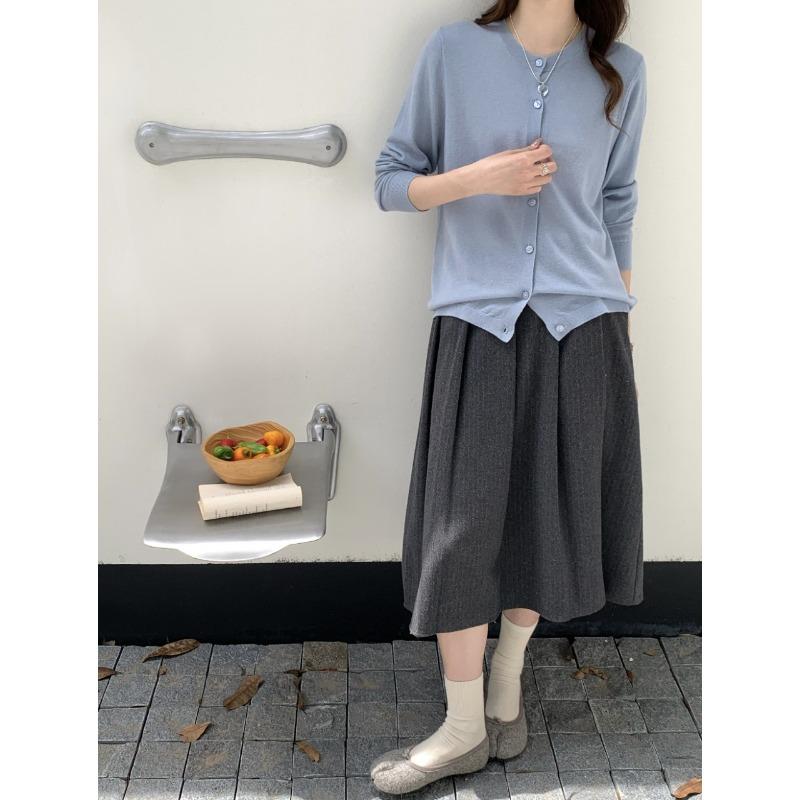 Кардиган женский из шерсти мериноса с круглым вырезом, тонкий, приятный к коже и удобный свитер для ранней осени, для носки внутри и снаружи XL
Кардиган женский из шерсти мериноса с круглым вырезом, тонкий, приятный к коже и удобный свитер для ранней осени, для носки внутри и снаружи XL