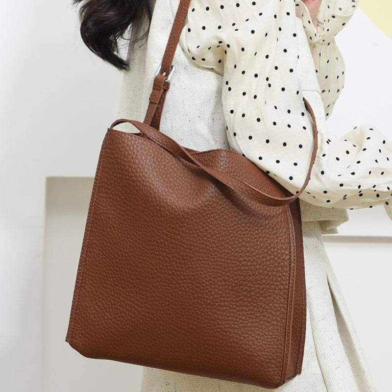 Women s Tote Bag Women s Bag 2024 Summer New Fashionable and Popular Large Capacity Underarm Bag Simple Commuting Shoulder Bag
Women s Tote Bag Women s Bag 2024 Summer New Fashionable and Popular Large Capacity Underarm Bag Simple Commuting Shoulder Bag