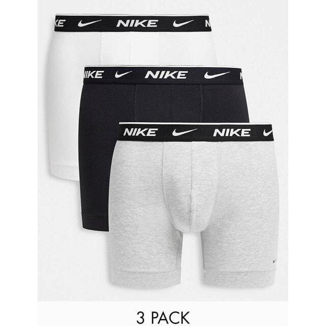 Набор из трех серых трусов-боксеров Nike
Набор из трех серых трусов-боксеров Nike