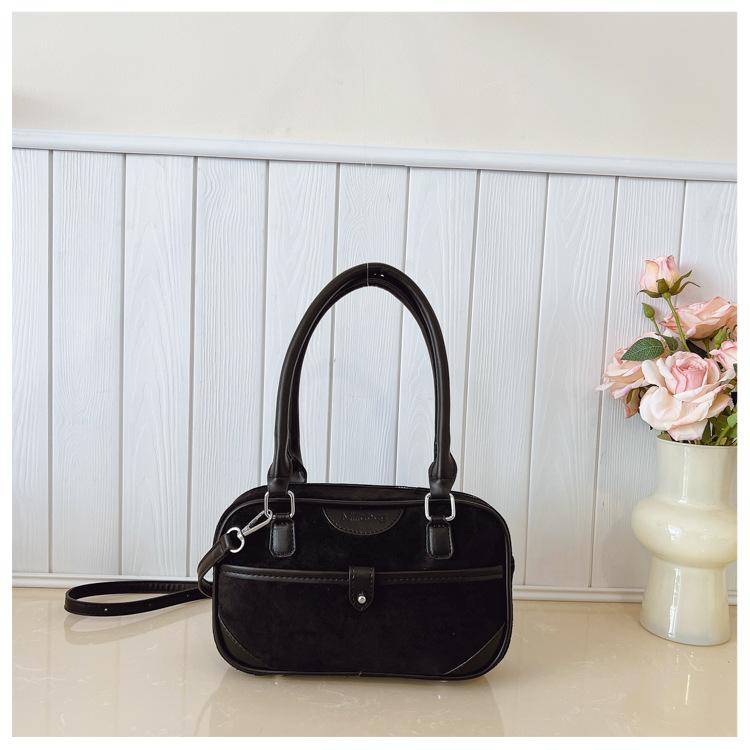 New small bag women s 2025 retro niche portable Boston bag foreign style shoulder messenger bag tide чорний
New small bag women s 2025 retro niche portable Boston bag foreign style shoulder messenger bag tide чорний