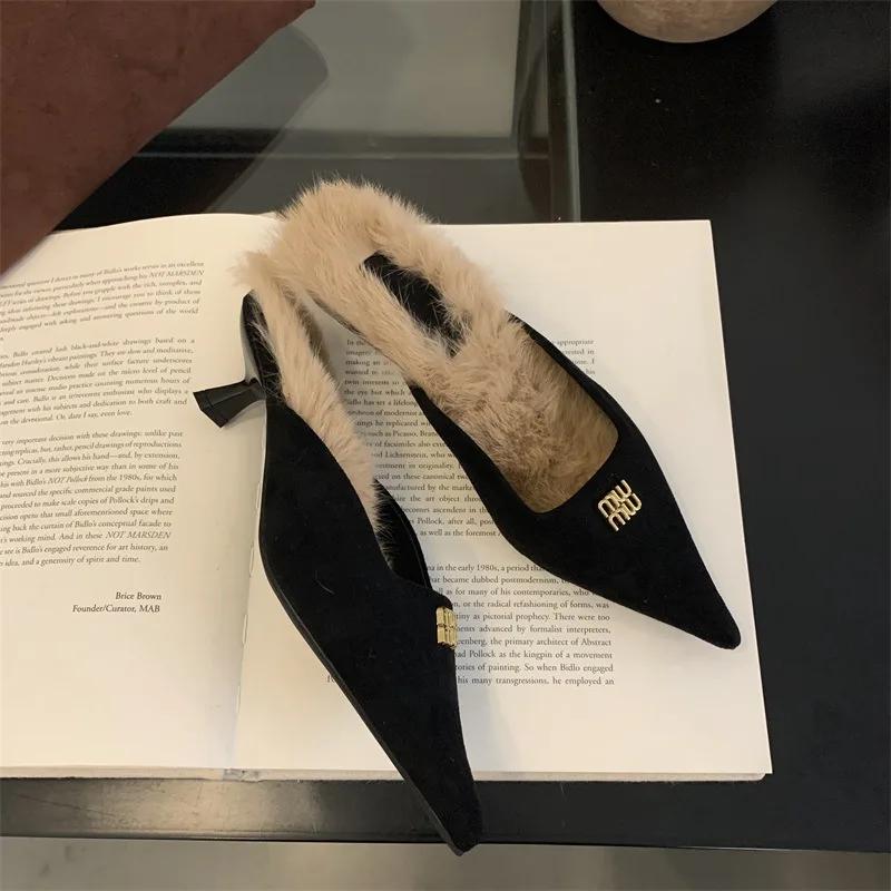 Сексуальные теплые плюшевые тапочки с острым носком для женщин 2024 года, роскошные туфли-мюли с металлическим носком и низким каблуком для женщин, плюшевые мокасины 39 чёрный
Сексуальные теплые плюшевые тапочки с острым носком для женщин 2024 года, роскошные туфли-мюли с металлическим носком и низким каблуком для женщин, плюшевые мокасины 39 чёрный