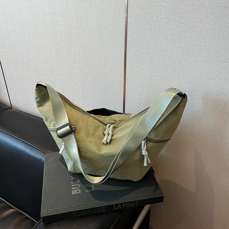 Новая нишевая дизайнерская сумка-мессенджер, универсальная рабочая сумка для поездок на работу, прочная нейлоновая наплечная сумка, легкий рюкзак, сумка-пельмень
Новая нишевая дизайнерская сумка-мессенджер, универсальная рабочая сумка для поездок на работу, прочная нейлоновая наплечная сумка, легкий рюкзак, сумка-пельмень