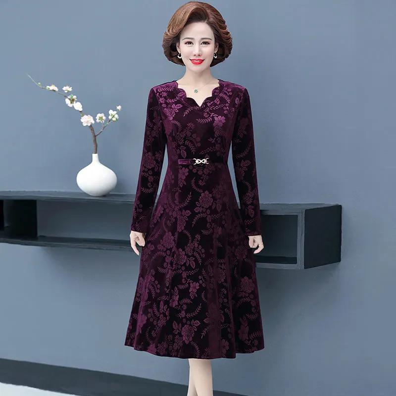Женское осеннее платье с v-образным вырезом и высоким давлением для женщин среднего и пожилого возраста, темпераментное длинное платье для мамы с длинными рукавами, женское элегантное платье L фиолетовый
Женское осеннее платье с v-образным вырезом и высоким давлением для женщин среднего и пожилого возраста, темпераментное длинное платье для мамы с длинными рукавами, женское элегантное платье L фиолетовый