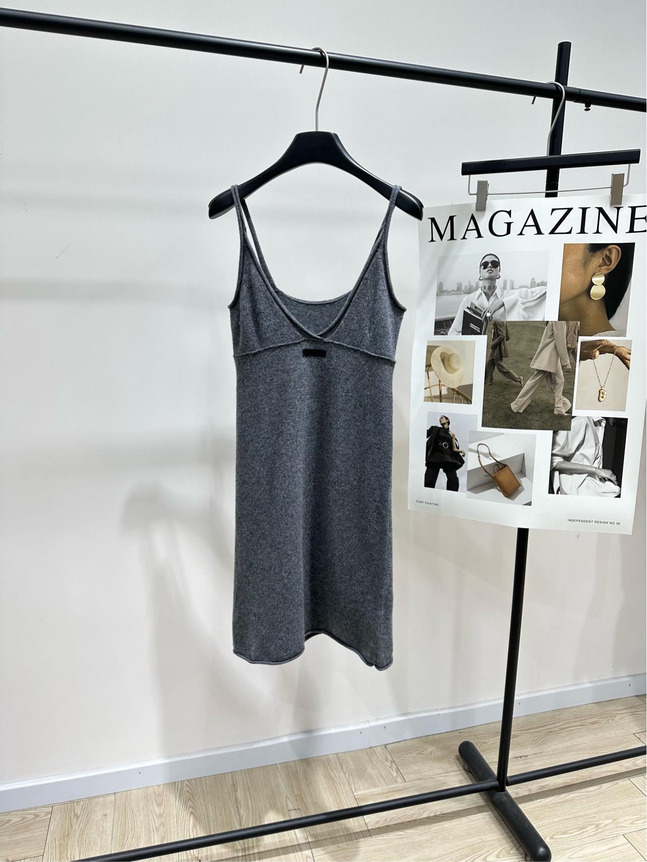 Grey Deep V Logo Cashmere Knit Camisole Dress - Slimming & Age-Reducing Women s Spring/Summer Collection Medium серый
Grey Deep V Logo Cashmere Knit Camisole Dress - Slimming & Age-Reducing Women s Spring/Summer Collection Medium серый