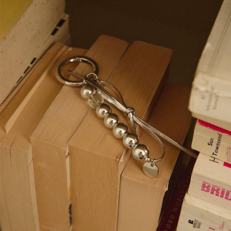 OVHEE Ribbon Beads Ball Keyring White
OVHEE Ribbon Beads Ball Keyring White