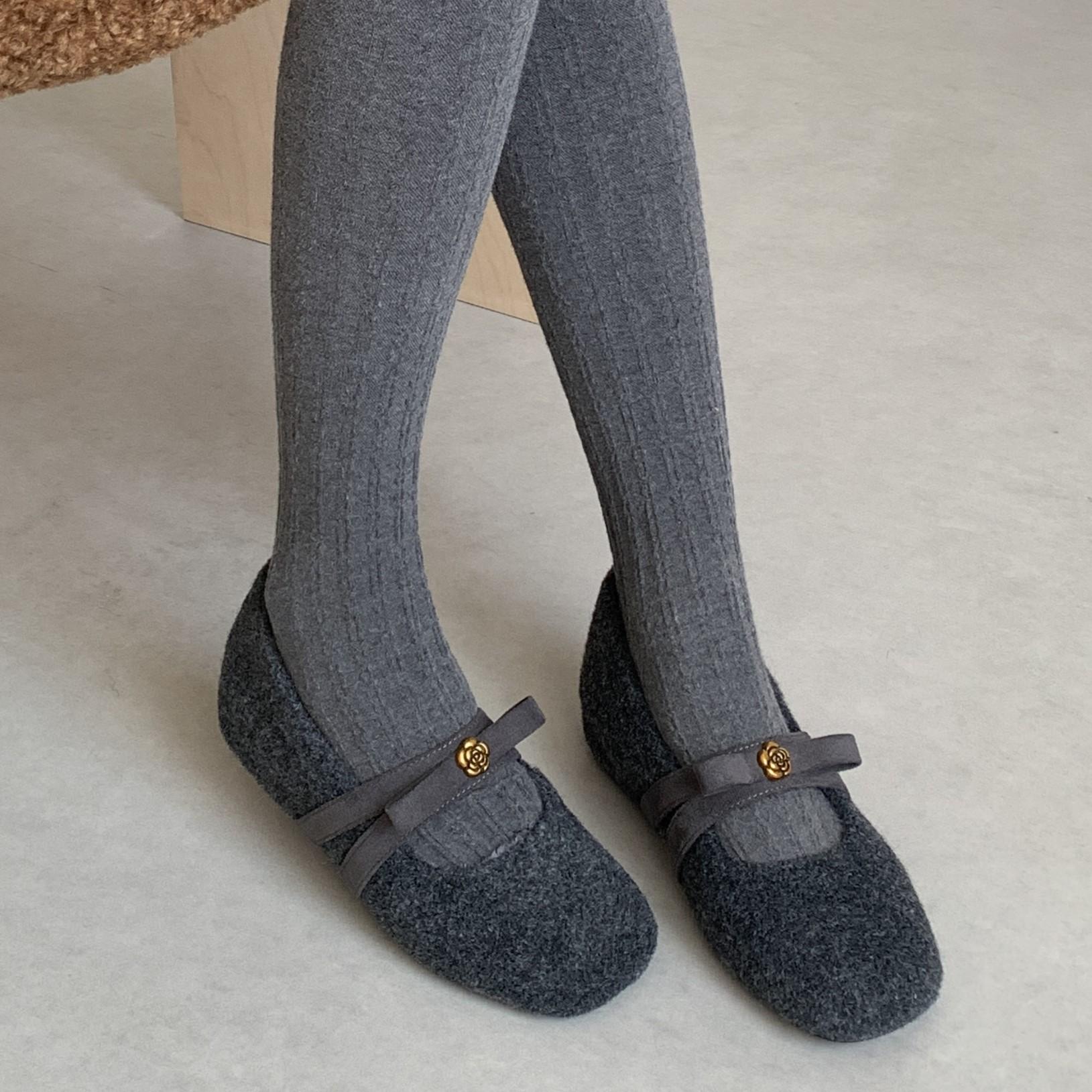 Xiaoxiangfeng Mary Jane Mao Mao shoes women s 2025 new inner height increase woolen single shoes one pedal bow cotton shoes 39
Xiaoxiangfeng Mary Jane Mao Mao shoes women s 2025 new inner height increase woolen single shoes one pedal bow cotton shoes 39