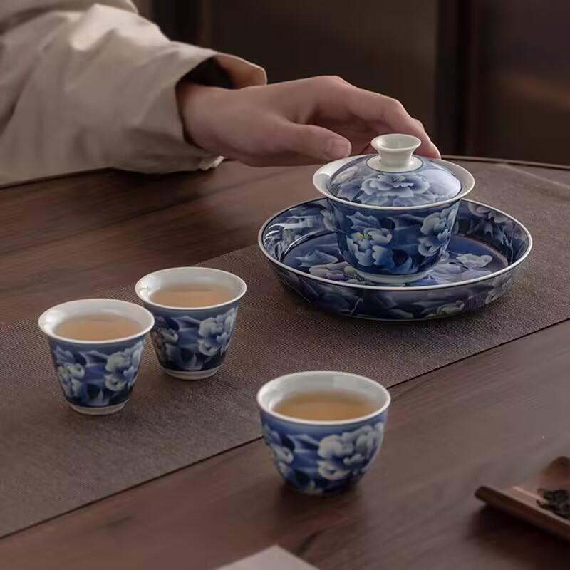 Blue And White Hibiscus Flower Single Three-Talent Cover Bowl Ceramic Teacup Master Cup Kung Fu Tea Set Guest Tea Bowl
Blue And White Hibiscus Flower Single Three-Talent Cover Bowl Ceramic Teacup Master Cup Kung Fu Tea Set Guest Tea Bowl