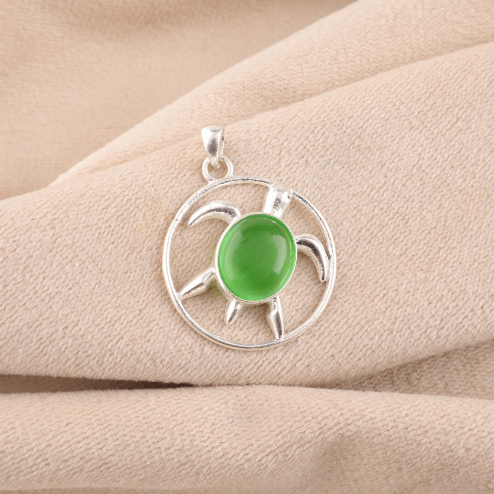 Green Cat s Eye Gemstone 925 Stamped Silver Jewelry Handmade Fashionable Pendant CP-2-42
Green Cat s Eye Gemstone 925 Stamped Silver Jewelry Handmade Fashionable Pendant CP-2-42