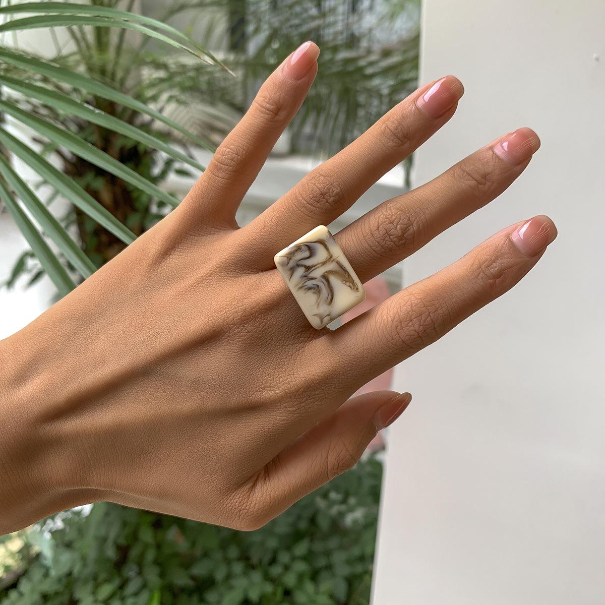 Trendy Color Acrylic Plain Ring, Stylish And Simple Geometric Square Wide-Edge Resin Ring
Trendy Color Acrylic Plain Ring, Stylish And Simple Geometric Square Wide-Edge Resin Ring