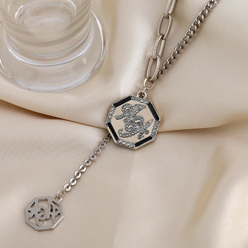 Осеннее универсальное шикарное и зимнее художественное слово ожерелье для женщин в кофейно-золотом и платиновом цветах Coffee Gold
Осеннее универсальное шикарное и зимнее художественное слово ожерелье для женщин в кофейно-золотом и платиновом цветах Coffee Gold