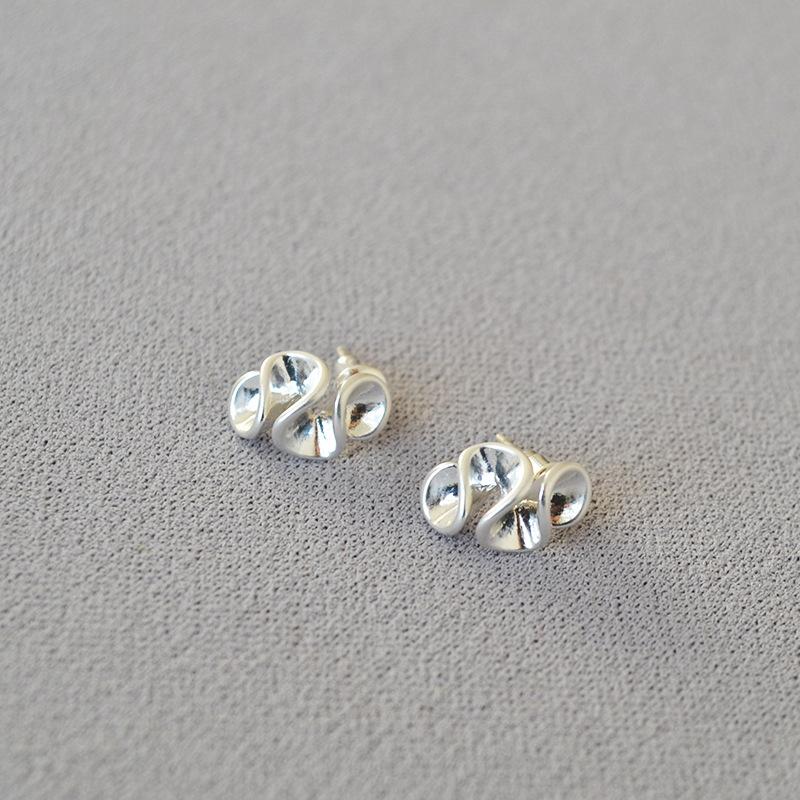Simple Piercing Stud Earrings for Women Flower Metel Silver Color Needles Tragus Cartilage Asymmetry Pendiente Fine Jewelry
Simple Piercing Stud Earrings for Women Flower Metel Silver Color Needles Tragus Cartilage Asymmetry Pendiente Fine Jewelry