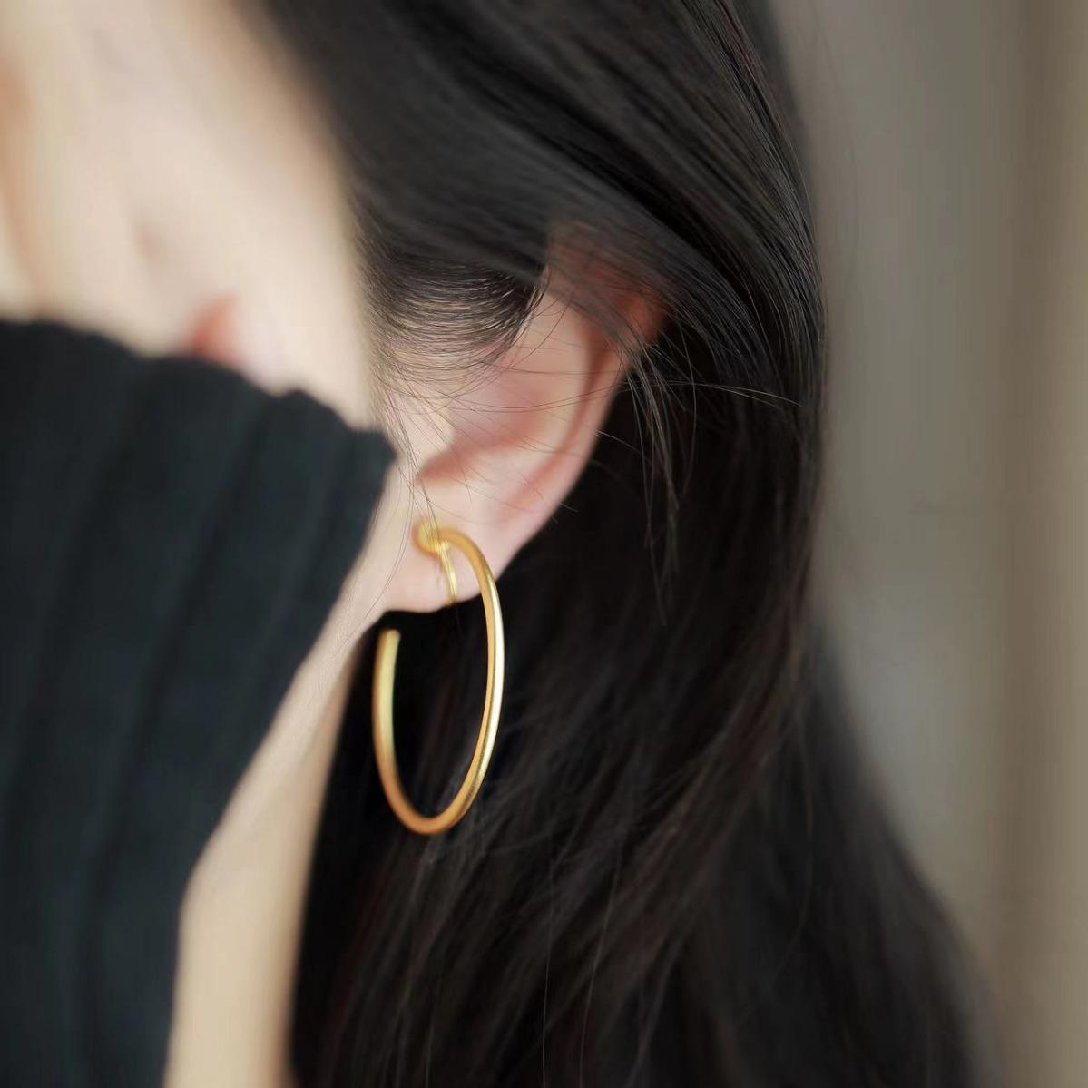 Серьги-клипсы в стиле Чжао Лусы - Универсальные зимние клипсы для ушей круглого и квадратного дизайна
Серьги-клипсы в стиле Чжао Лусы - Универсальные зимние клипсы для ушей круглого и квадратного дизайна