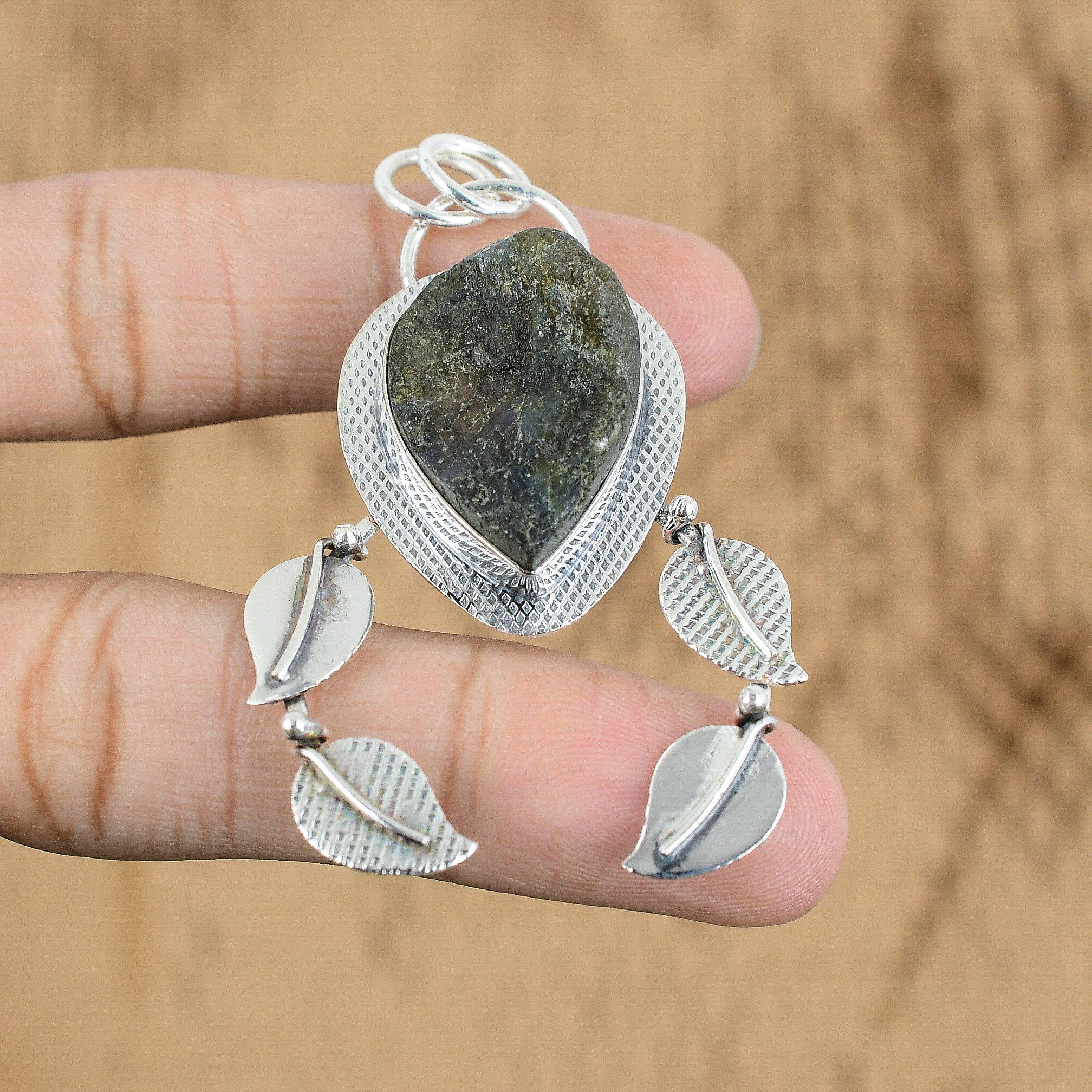 925 Sterling Silver Pear Natural Labradorite Rough Wedding Sister Unique Pendant
925 Sterling Silver Pear Natural Labradorite Rough Wedding Sister Unique Pendant