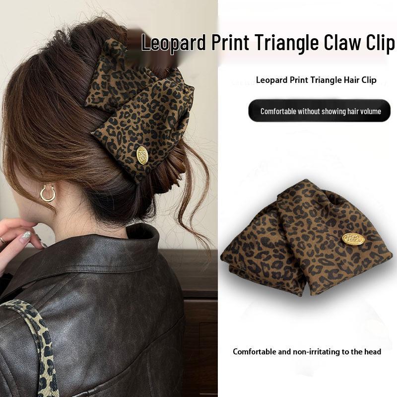 Meilaide Leopard Print Triangle Claw Clip - Retro, Fashionable, and Versatile Hair Accessory
Meilaide Leopard Print Triangle Claw Clip - Retro, Fashionable, and Versatile Hair Accessory