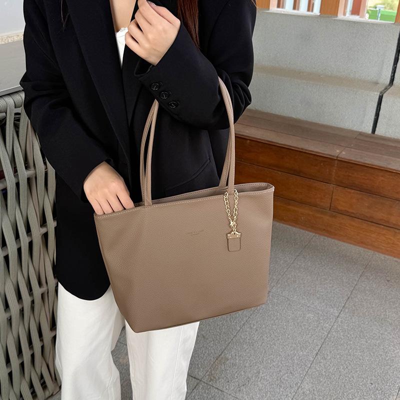 New Fashi Vintage Large Capacity Tote Shoulder Bag Women Casual Crossbody Handle Bag Comfortable and Versatile Storage Bags
New Fashi Vintage Large Capacity Tote Shoulder Bag Women Casual Crossbody Handle Bag Comfortable and Versatile Storage Bags